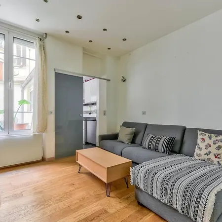 Appartamento Lovely 10 Min Walk To Montmartre & Pigalle Parigi